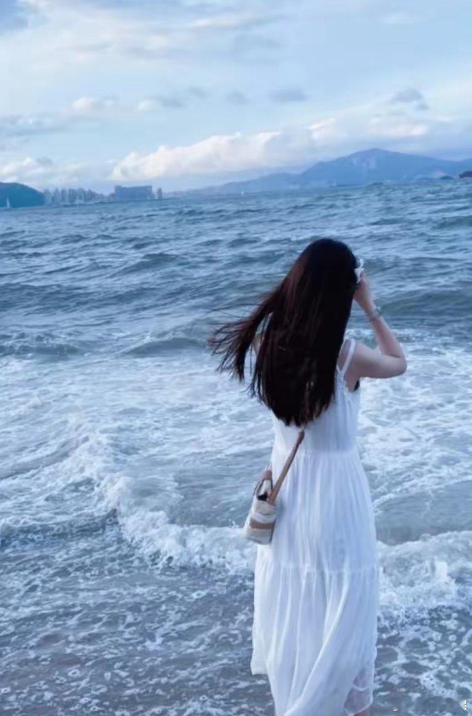 ​这个世界​已经够累了，​就别再为难自己了。​自己的喜好不用妥协，​自己的原则不