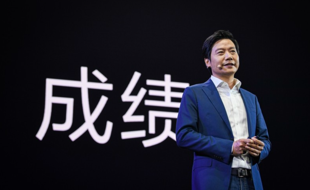 雷军15小时不眠直播手机却被“偷家”2026年4月17日，雷军为反击小米SU7