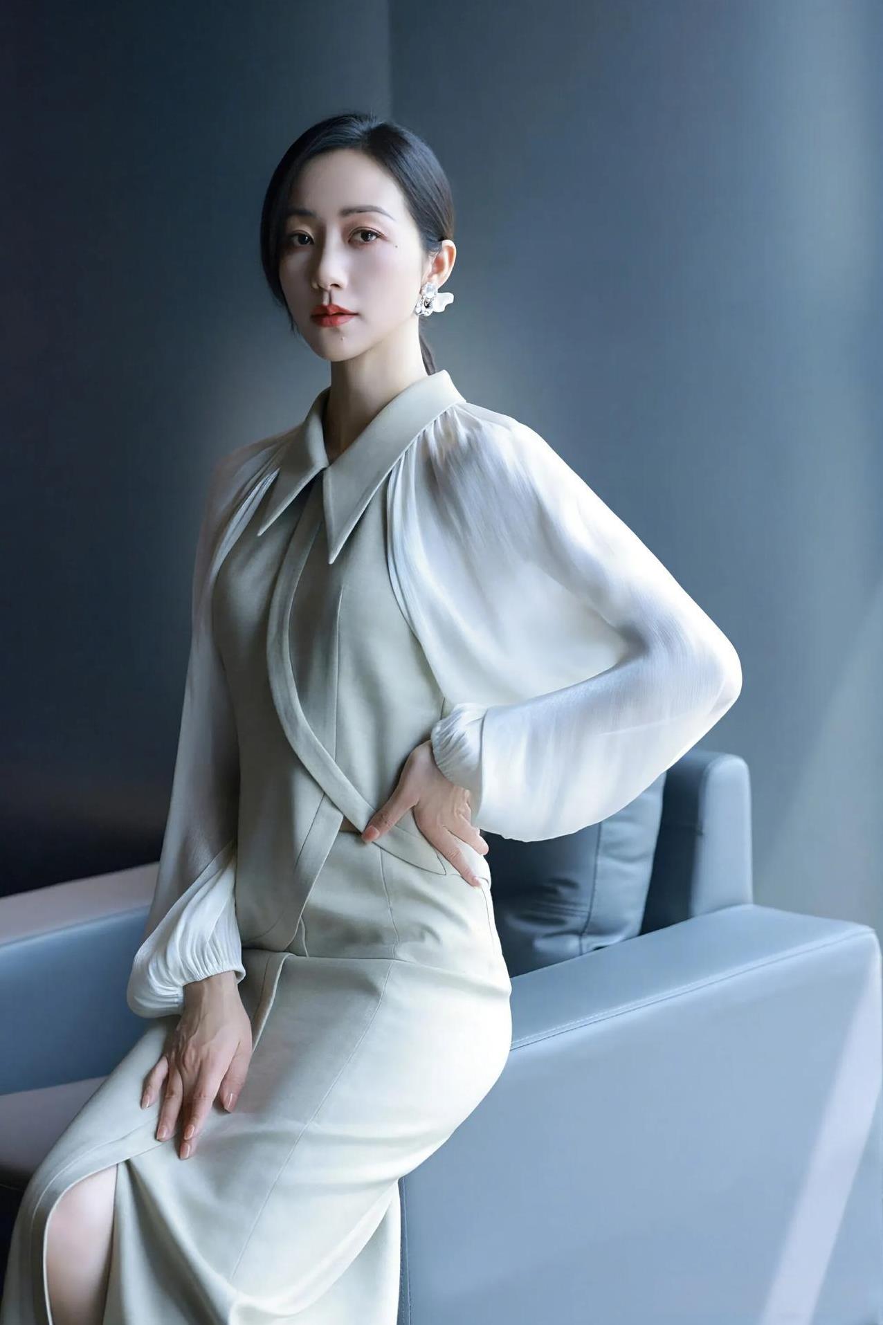 韩雪浅绿套装写真大赏！把简约穿出高级感，这就是实力派女演员的时尚态度