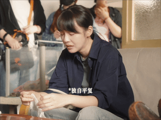 看张佳宁这段纸巾不够用了这段哭戏真的让人绷不住，张佳宁的表演细腻又有张力，看着