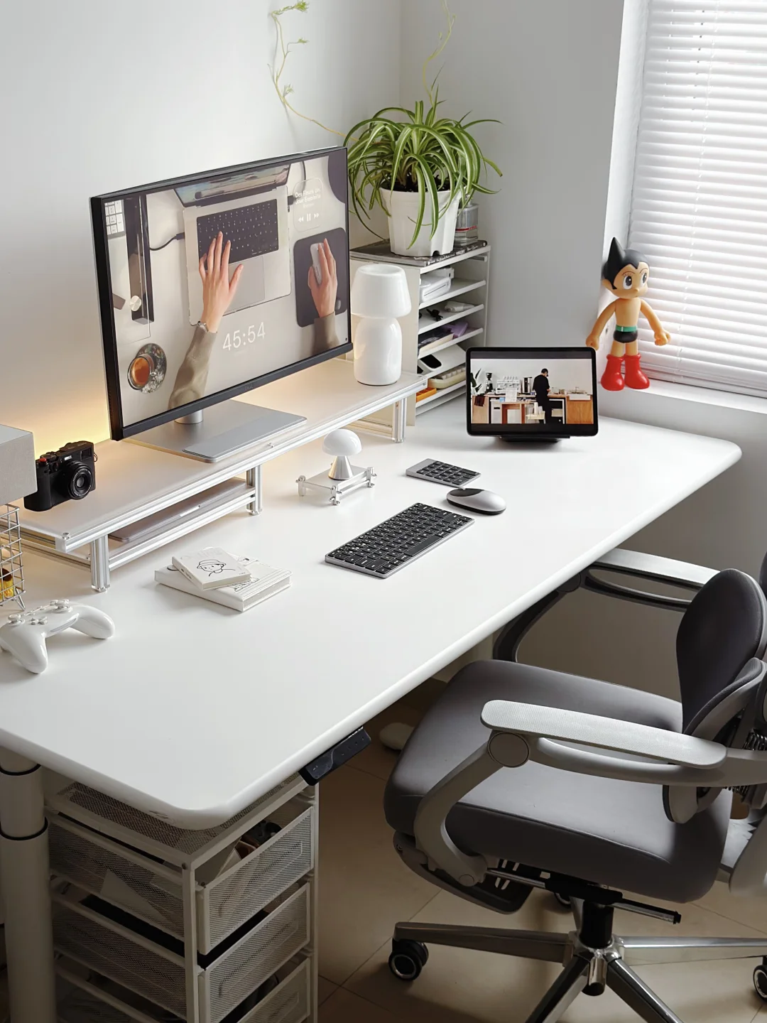 我发现大书桌才是真的舒服！