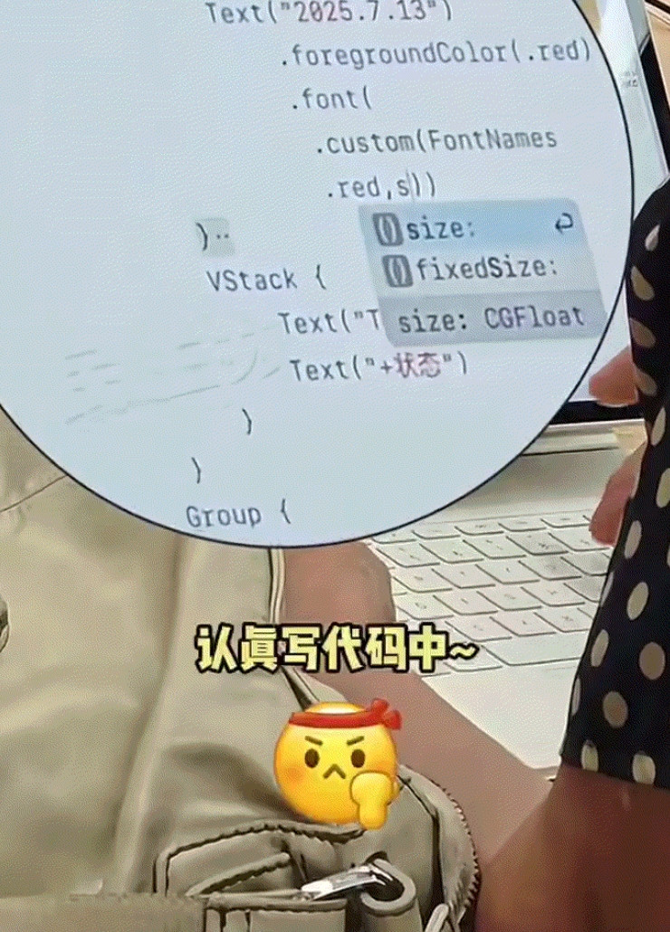 近期，天津，一女子在商场里，偶遇一名白发苍苍的老奶奶在手机店里，用店里的平板敲代