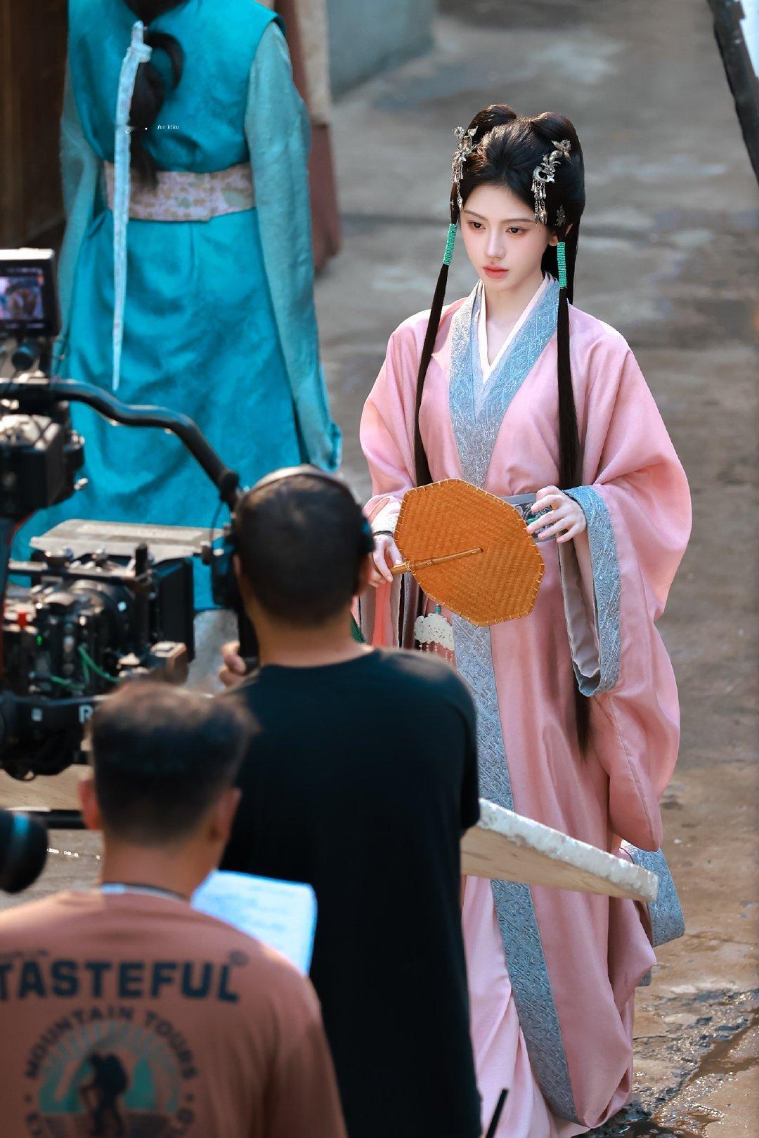 鞠婧祎咦?头上有两个妙脆角