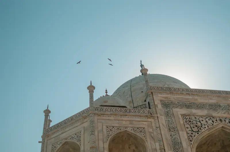 美国将对印度整体关税税率降至18%，背后是一场复杂的利益博弈。2025年8月起，