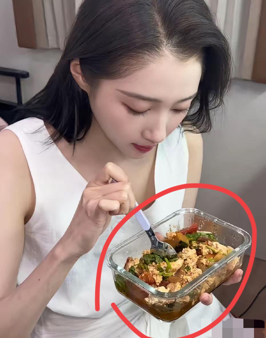 关晓彤吃的是什么，看上去非常好吃