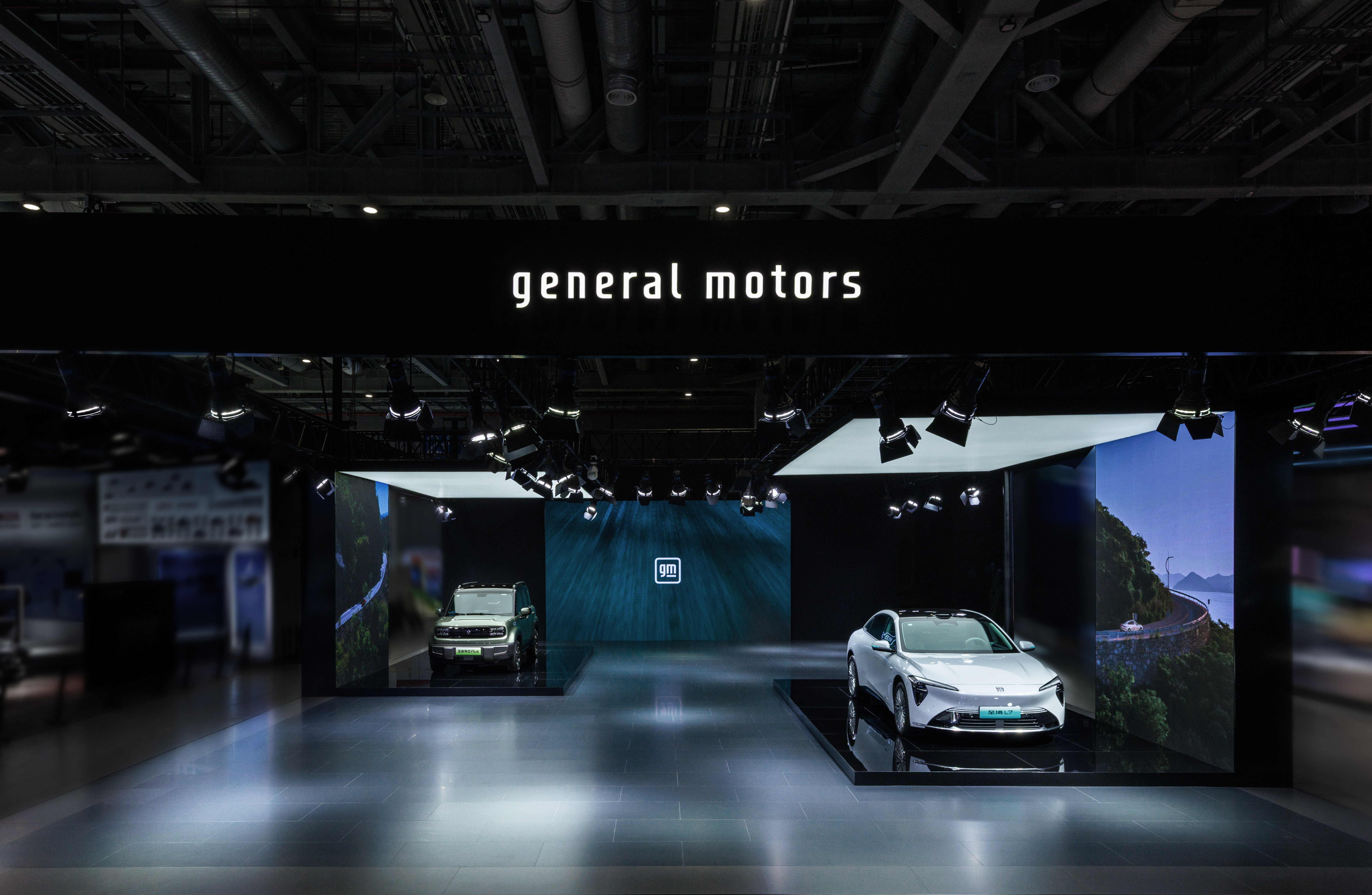 进博会通用汽车携旗下两款车型亮相。别克至境L7是别克高端新能源子品牌“至境