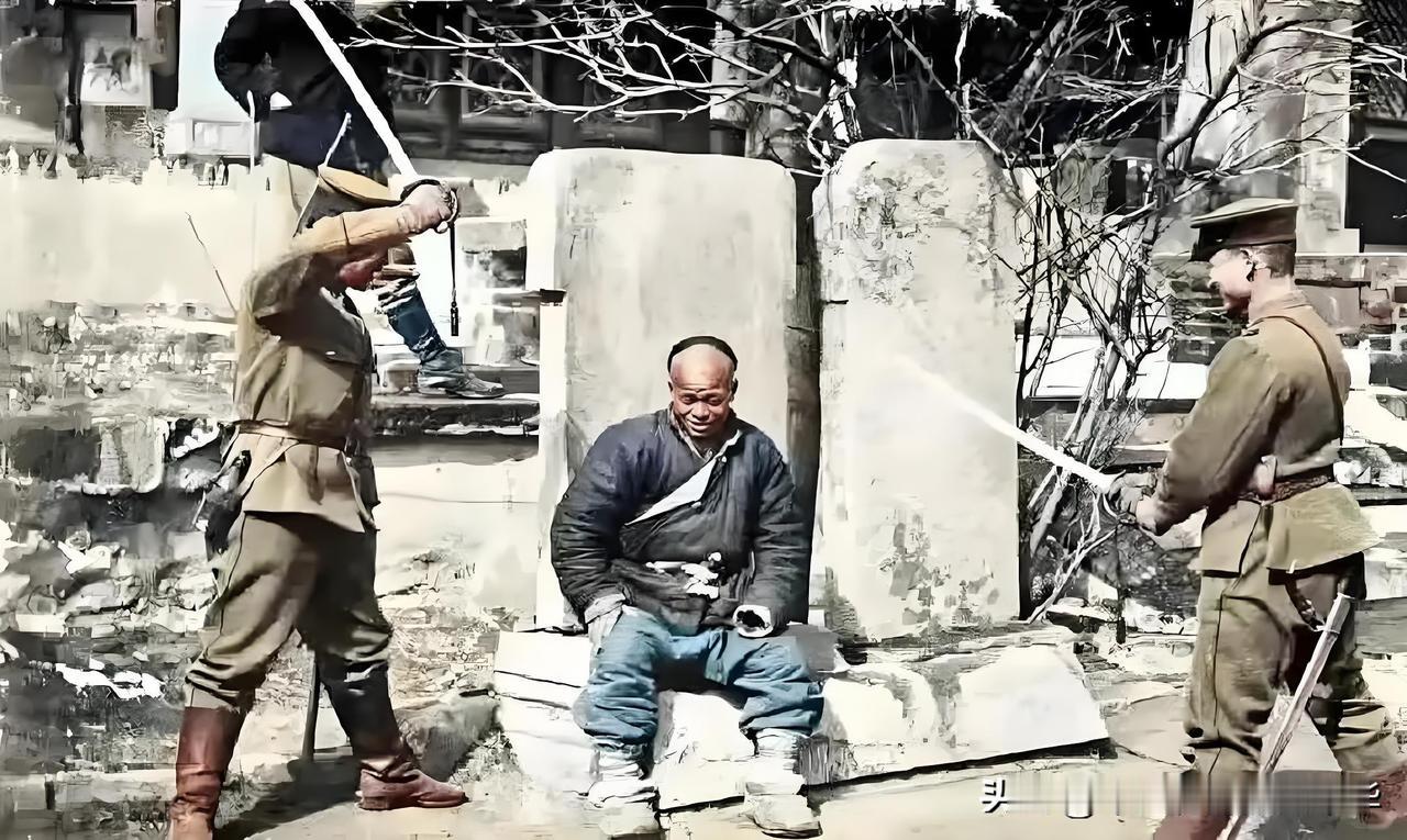 1900年，日军肆意砍杀中国平民图一）1900年，八国联军入侵北京时。慈禧太后