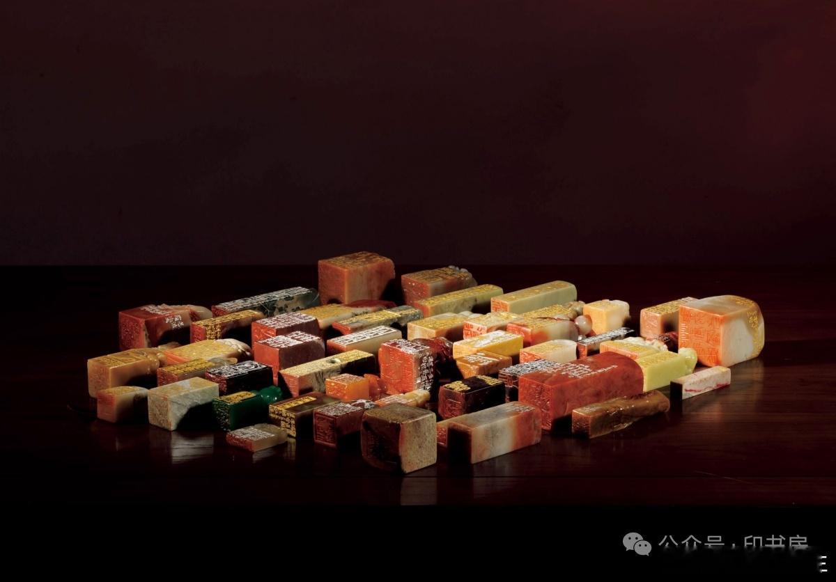 古往今来，《心经》作为“万经之经”，承载着穿越时空的智慧；篆刻艺术则以方寸金石为