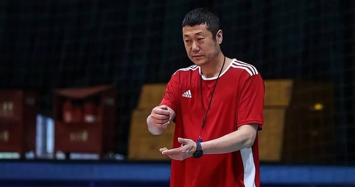 对中国女排：我有2个“中肯建议”:​​​​1、女排建队，不能一边倒的所谓年轻