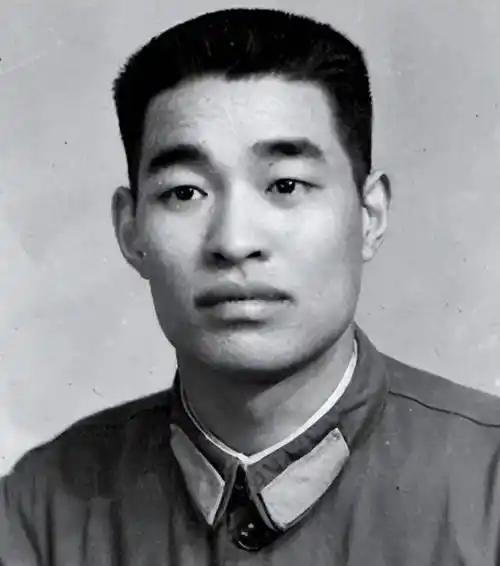 1953年7月13日夜，志愿军在攻夺轿岩山主峰的战斗中，本以为败局已定，料想因为