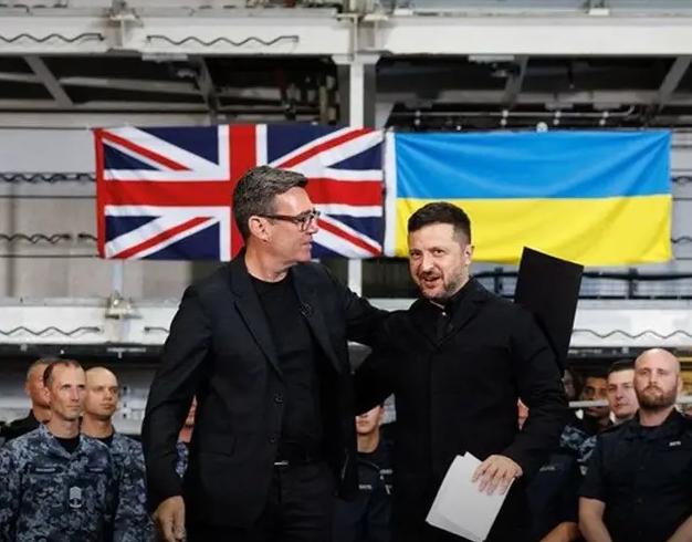 乌克兰这是被美国坑怕了，要重新站队了！8月24号乌克兰独立日当天，英国