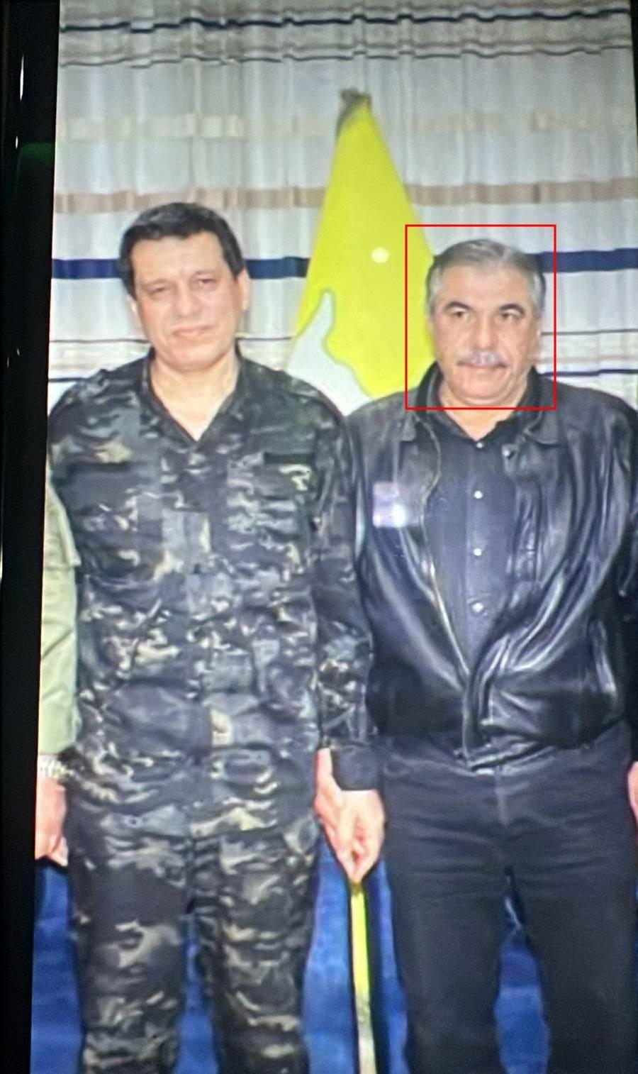 叙利亚库尔德Sdf武装总司令阿卜迪和他推荐的哈赛克省省长合影还拉着手。打了这