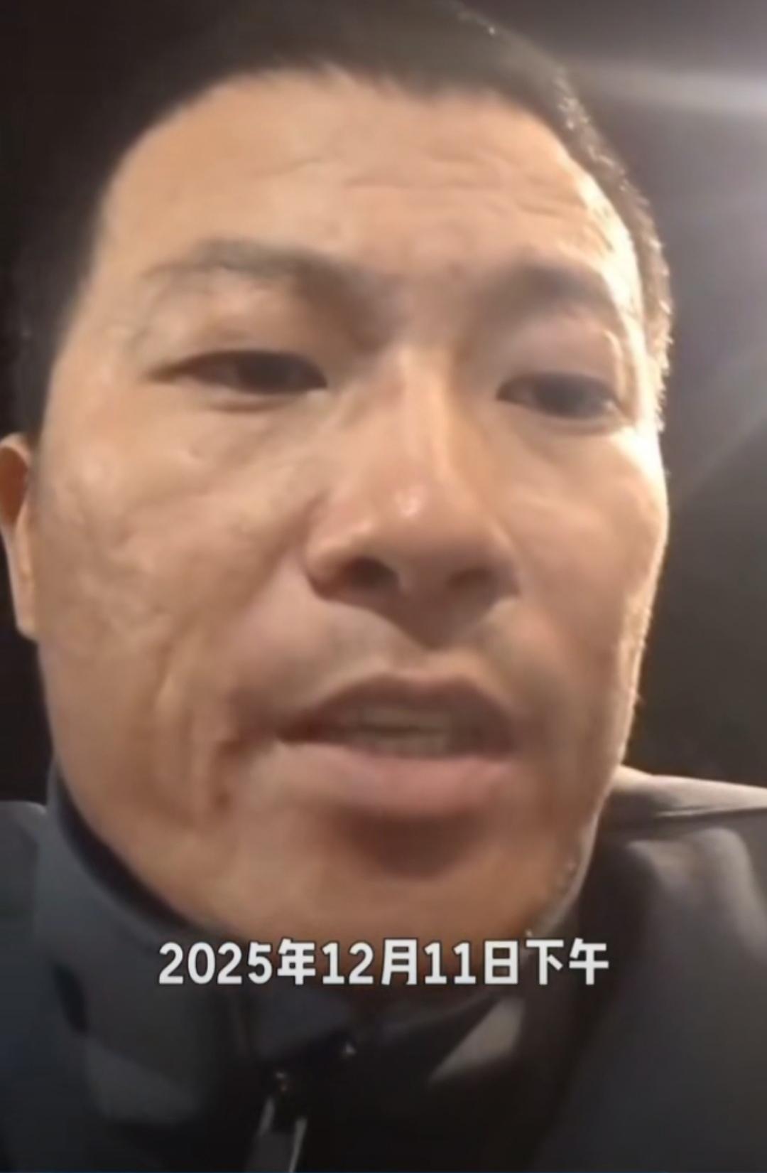 甜甜圈王伟恒终于露脸了，眼睛没瞎。露脸第一件事，就是在网上控诉两个美国警察。录视
