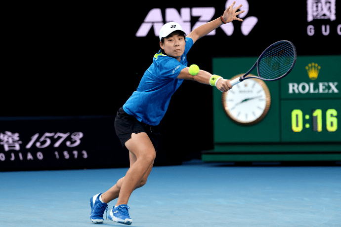 将战萨巴! 白卓璇救赛点胜前法网亚军, 晋级澳网第二轮