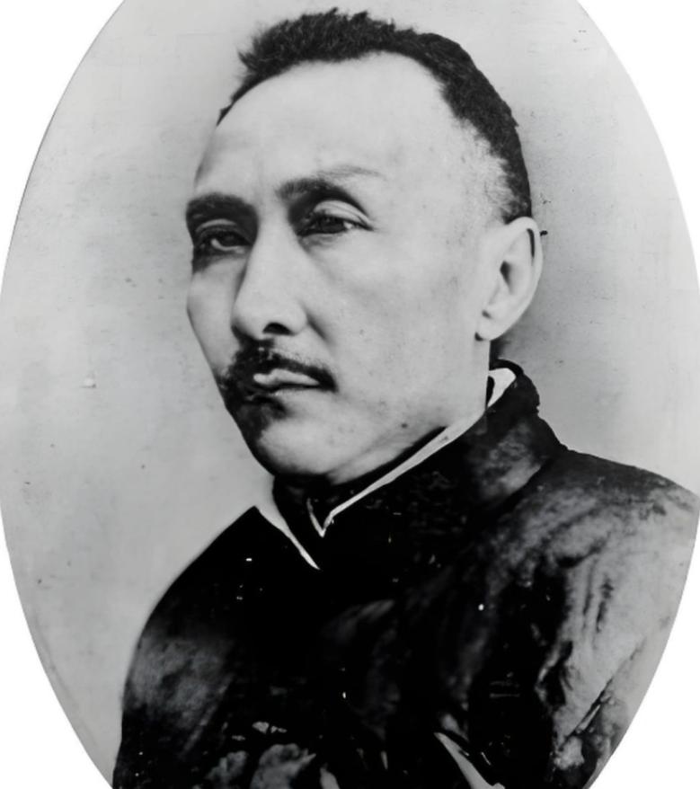 1935年，曾担任孙中山保镖的杜心五时年66岁，日军特务逼迫他出任华北自治