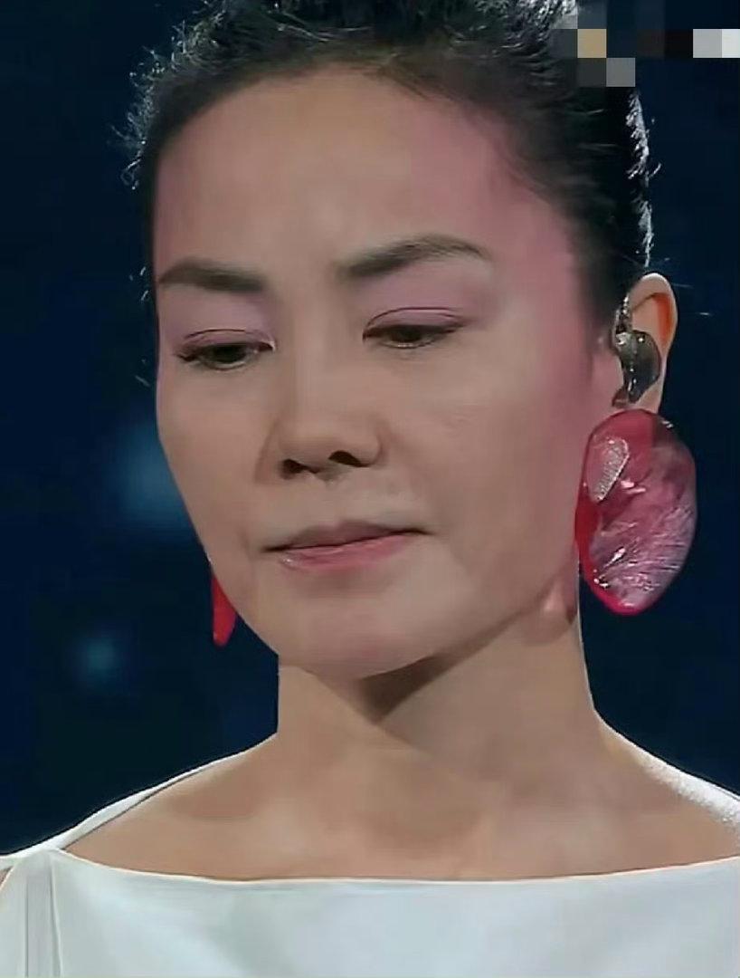 看到张柏芝现在这状态，谢霆锋会不会后悔呢，会不会原谅她的过往，再续前缘呢？