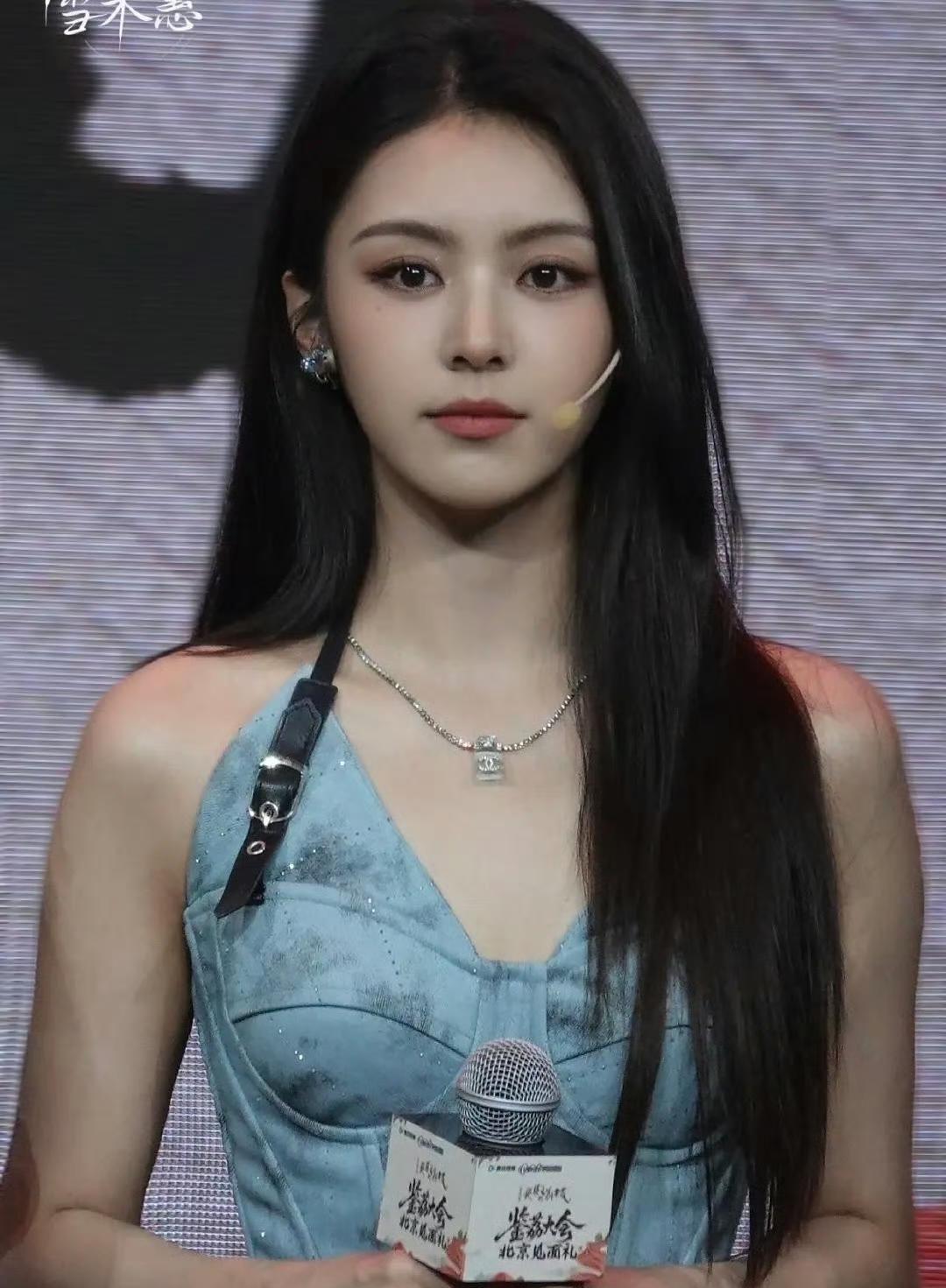 《长安的荔枝》既然要捧那尔那茜，为什么又要找一个这么漂亮的女生演她婢女呢？一个
