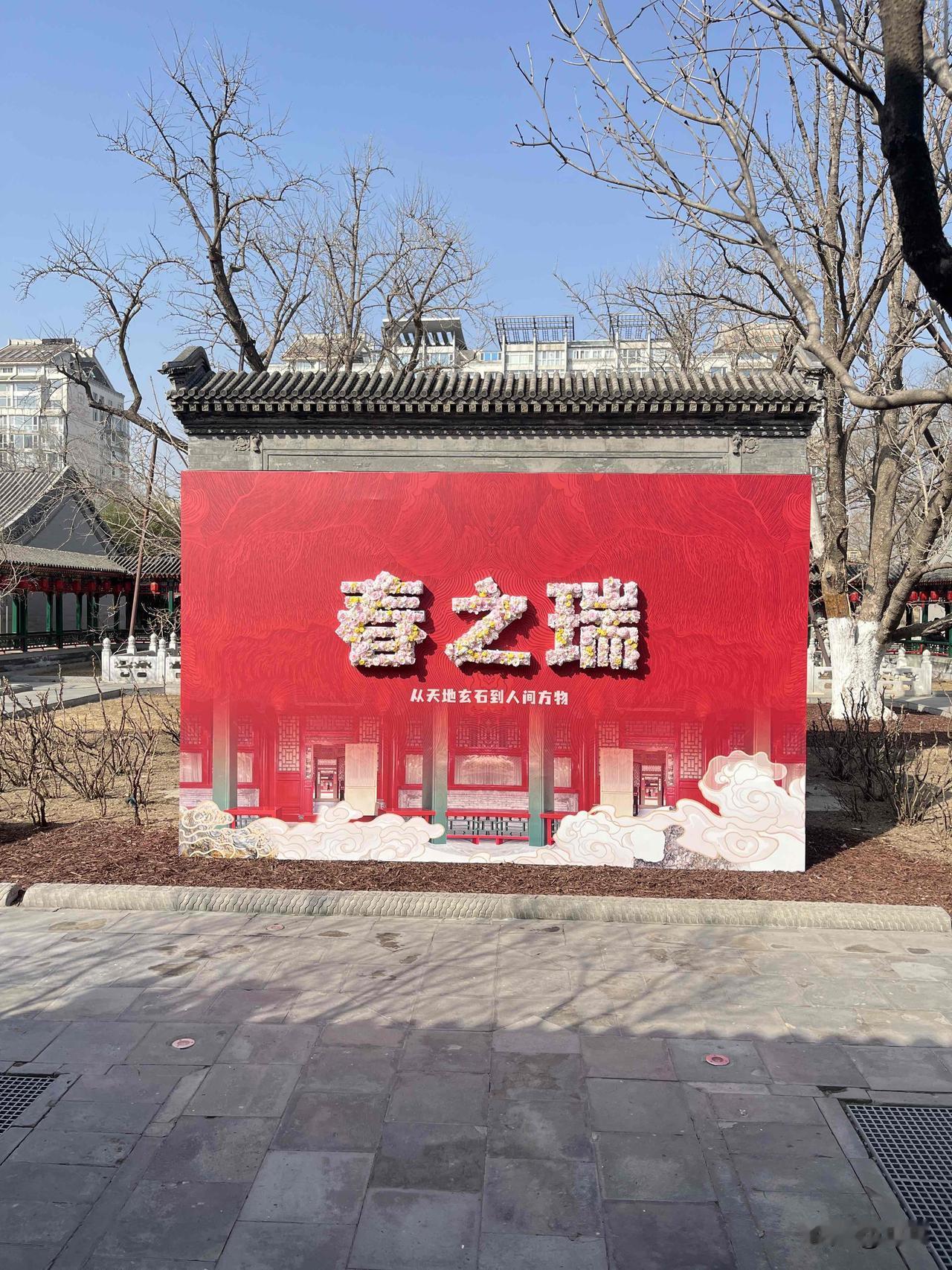 我表姐伤心透了，儿子结婚后一直在丈母娘家过年，只给自己寄回来点年货，说这个儿子是