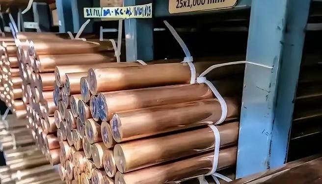 美国这次彻底蒙了，最近美国大量囤积了铜，把铜价炒上天去了，中国也不打算惯着美国，