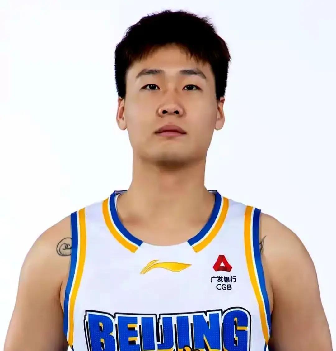 赵睿最近五场场均24分，关键球一人干6分，北京没他直接掉9分。问题是，他每