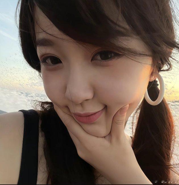 #虞书欣##虞书欣ysx##虞书欣#捏捏小猪脸​