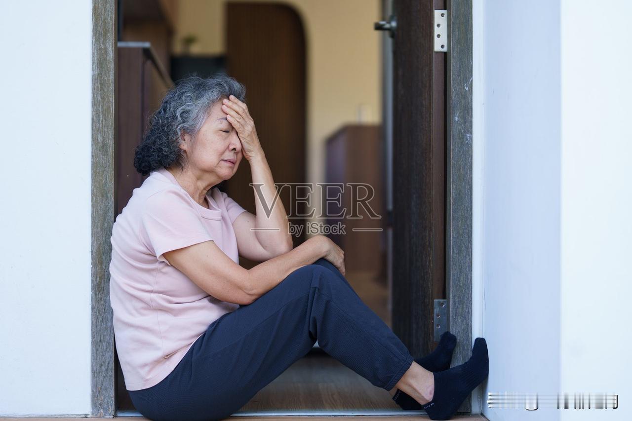 卖完小麦账户被冻结今年十月二十四日河南新乡的一家粮站母子俩看着刚刚装完车的
