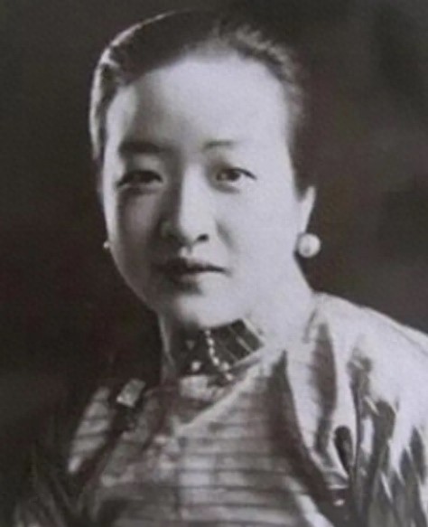 1949年，晚清首富盛宣怀的小女儿，集万千宠爱于一身的盛方颐在上海出租屋内自尽而