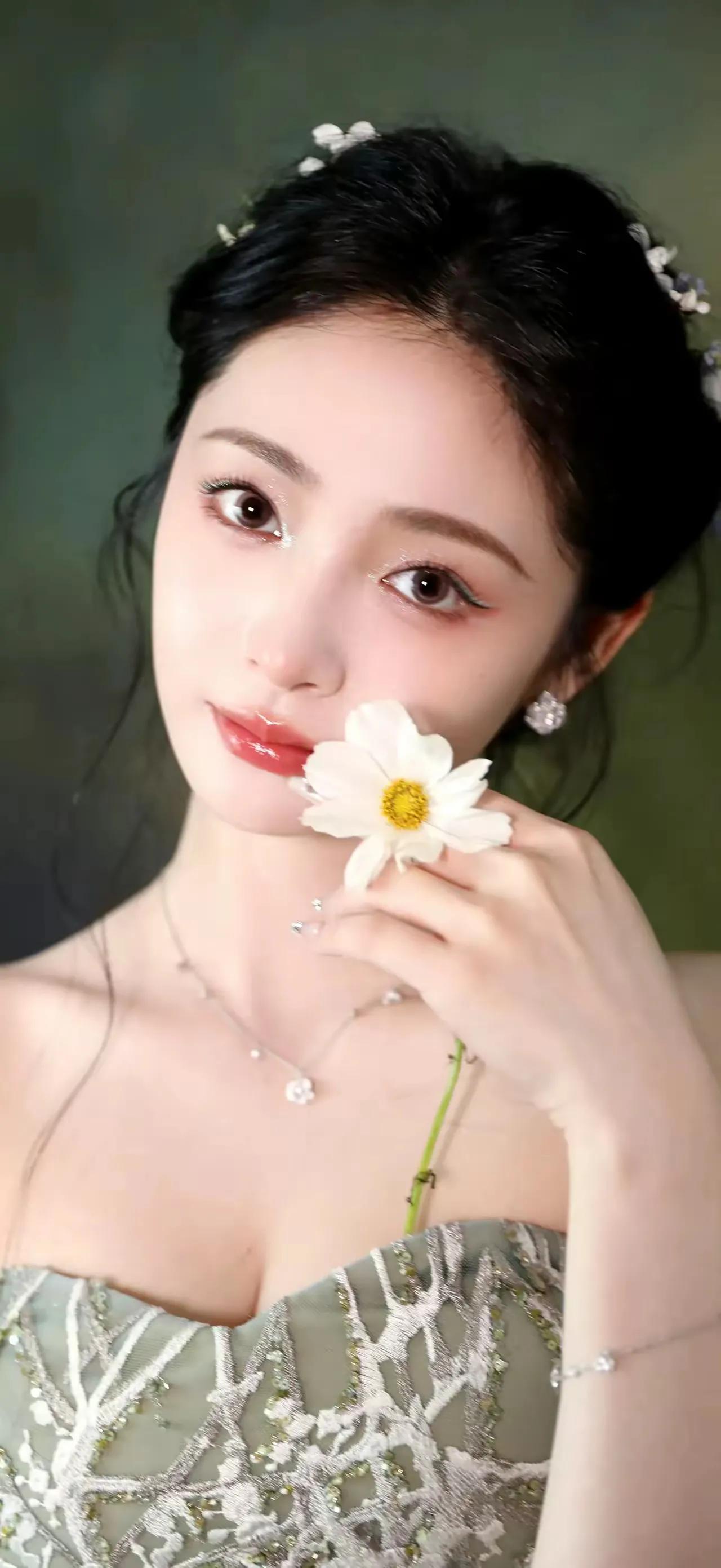 周洁琼美图分享周洁琼何泓姗陈钰菁周洁琼演技周洁琼恋情