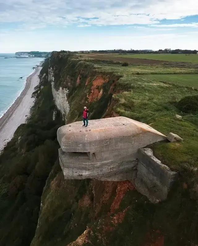 诺曼底二战遗址，可想而知，当年盟军登陆有多难。德怀特·艾森豪威尔1890年出生