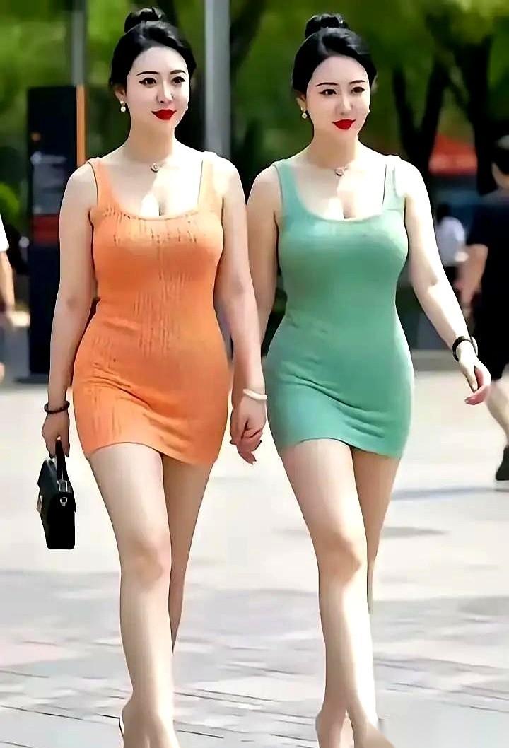 哎哟，今儿刷到个小段子，把我给逗乐了，也把我给整感慨了。这人生啊，真是比电影都精