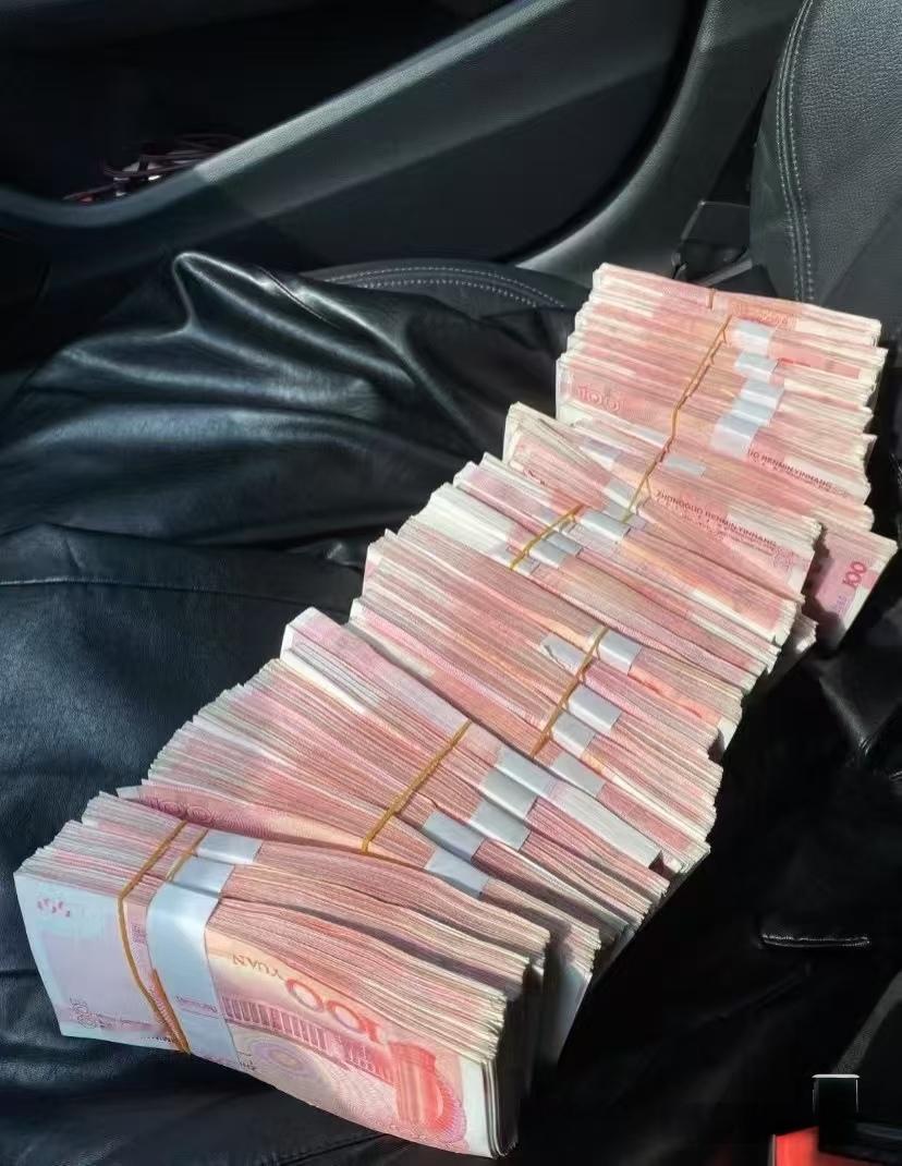 昨天做了件特别后悔的事不是我把300克黄金卖了，而是我把卖黄金的钱，拿去买