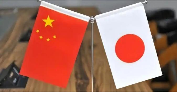 日本这波操作，说白了就是”我不装了”——之前还遮遮掩掩，想跟中国缓和关系，结果茂