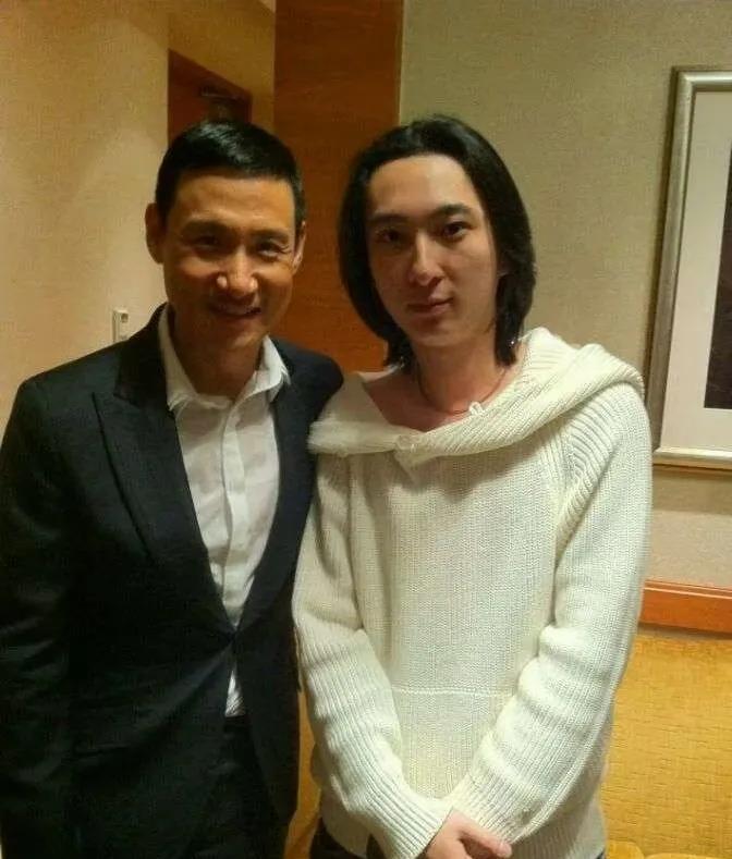 王思聪曾经也是一表人材[害羞]