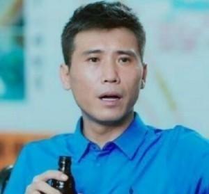 1997年，王千源开了一家饭馆，李乃文和赵春羊去吃饭，吃完后，赵春羊擦擦嘴就走，