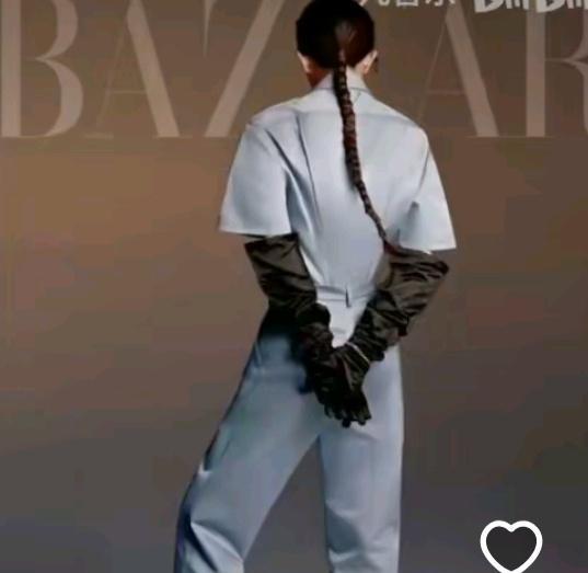 最近文艺圈怎么了，搞起这种奇葩造型！宋佳、杨幂，还有一位比较年轻的演员，向涵