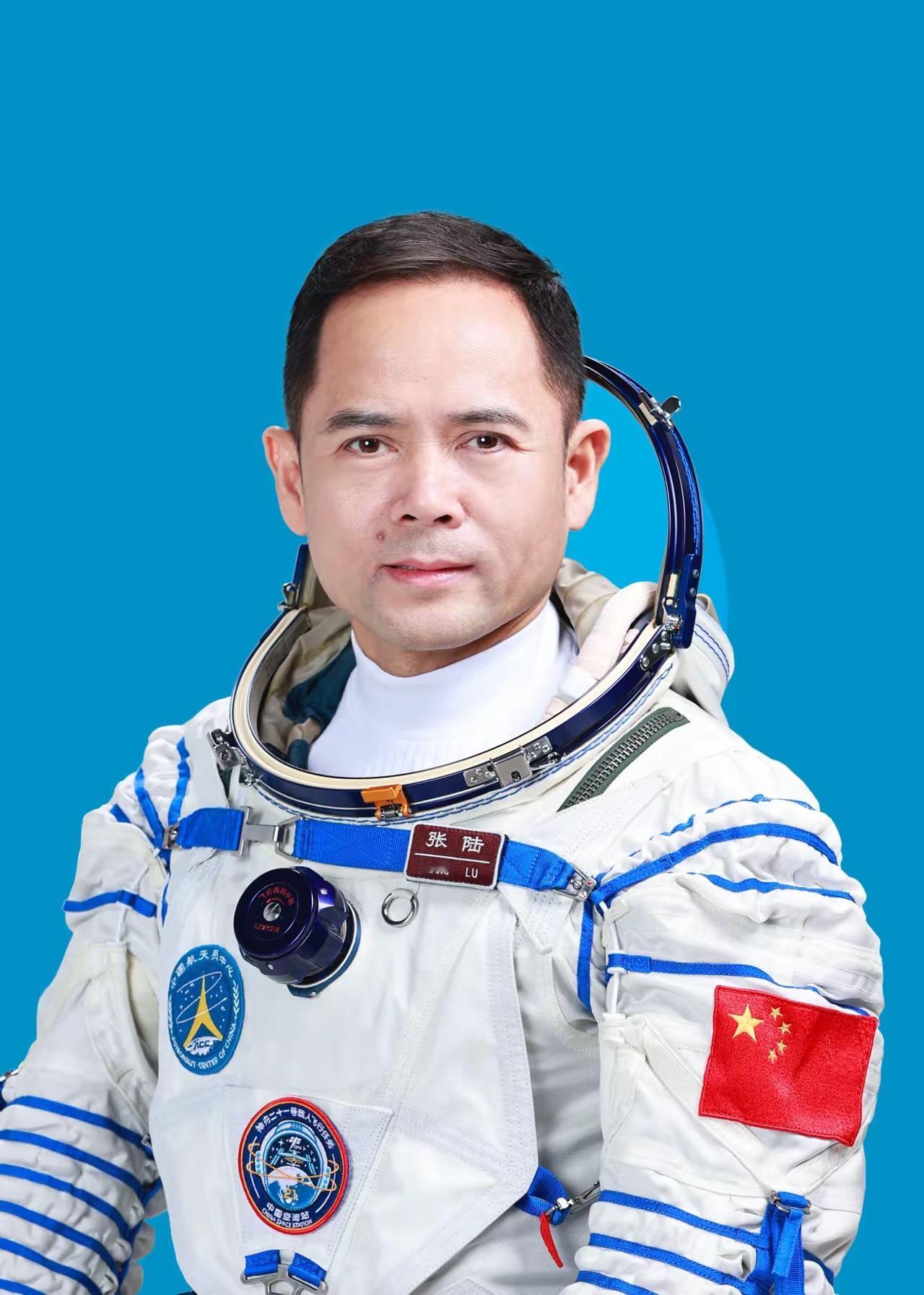 转眼间载人飞船已经执行37次任务,此次执行任务的三名航天员都从事不同岗位,不仅仅