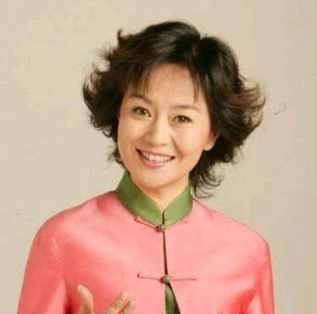 1999年，鞠萍向丈夫提出了离婚，丈夫同意离婚，却让她二选一，孩子和财产只能带走