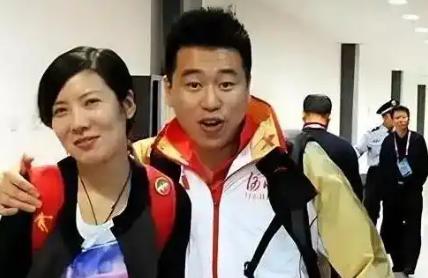 2008年，北京奥运会结束后，时年26岁的师姐杜丽对刚满22岁的小师弟庞伟说道：