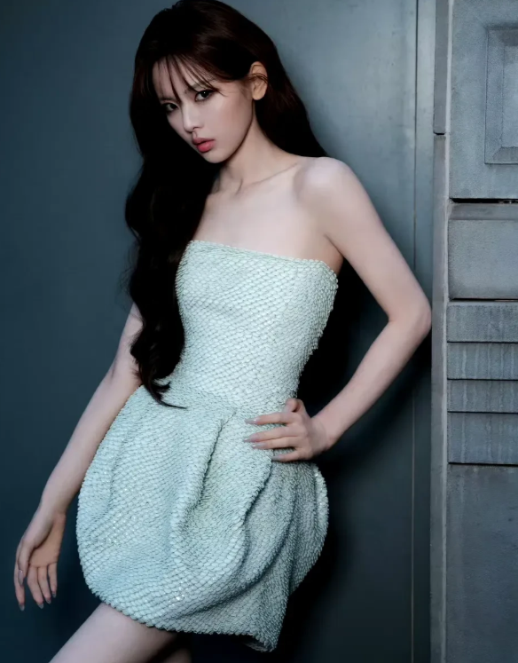 1.杨超越超越在2026巴黎时装周期间以巴黎世家品牌挚友身份，全球首穿该品