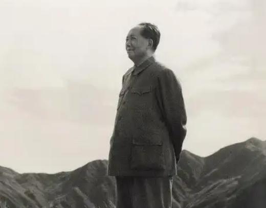 毛主席一生最伟大的三次决策第一次，力排众议，出兵朝鲜第二次，排除万难，发展核