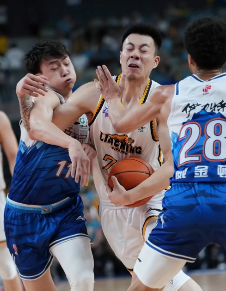 张镇麟离开辽宁，原因和条件是很清楚的。整来姜宇星，都以为辽宁要组双锋线组合，