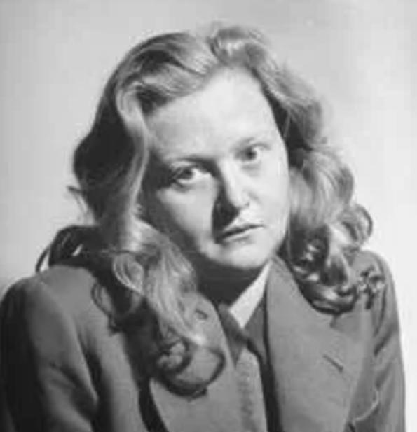 1951年，一名老人在参加宴会时，惊奇地发现一副皮手套上的图案，竟然是自己当年给