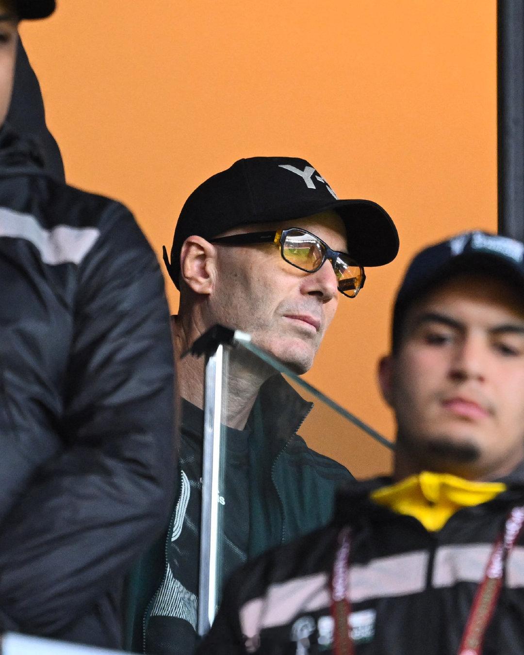 【齐祖亲临】非洲杯小组赛，阿尔及利亚3比0苏丹，足坛大佬齐达内，亲临比赛现场观战