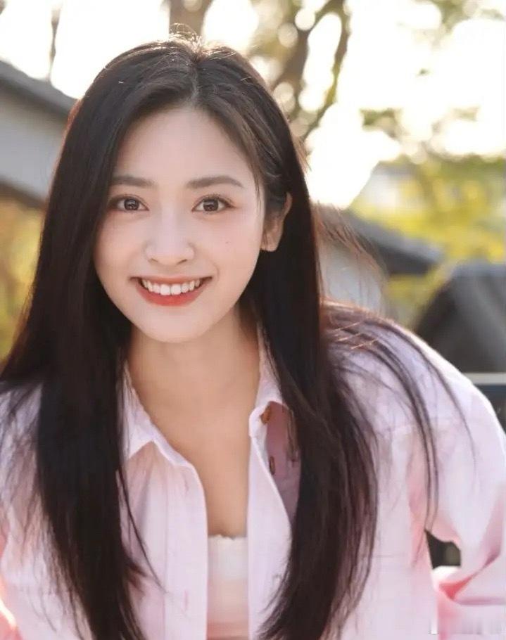 1.陈飞宇喜欢看人穿cos服，只是对于四字女星，他可不敢有那么多要求，对方愿意屈