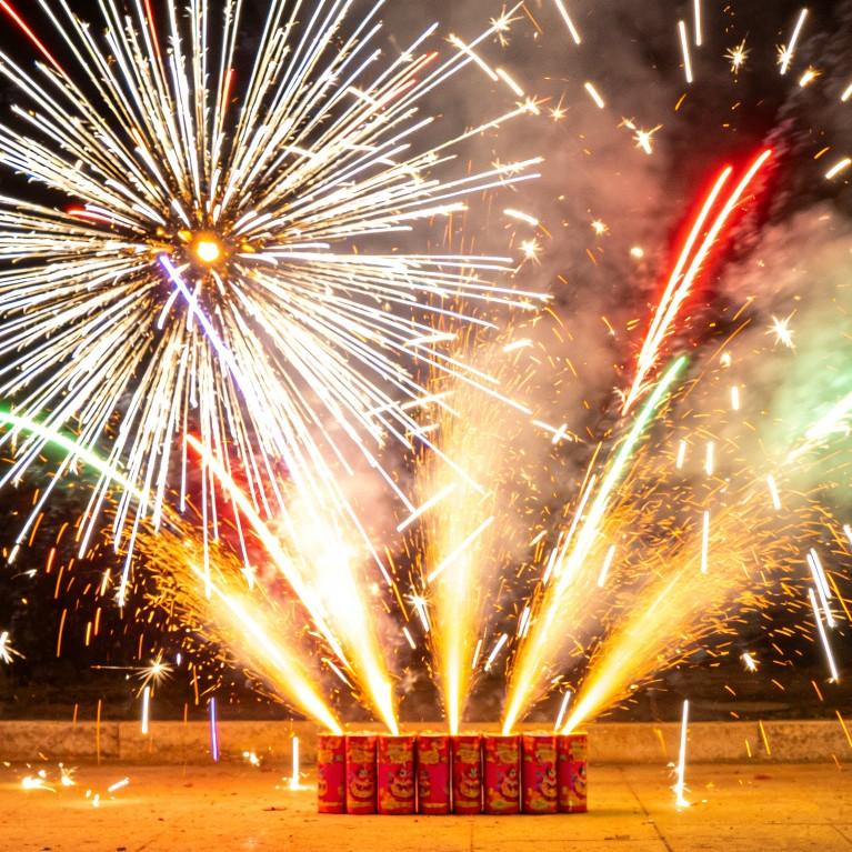 我果然没有猜错放开烟花爆竹以后这个春节过的，大家发现没，真的就把那个年味给过