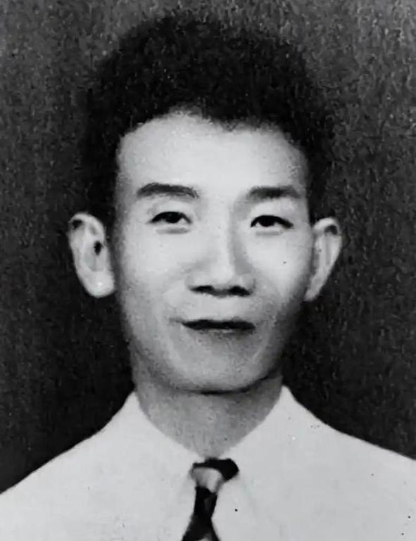 1919年，23岁的郁达夫去青楼，想要发泄一晚，对老鸦说：“给我找一个年纪大，长