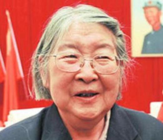 1999年，因丈夫意外去世，李敏受打击而住院，可家里却拿不出医疗费。无奈之下，女