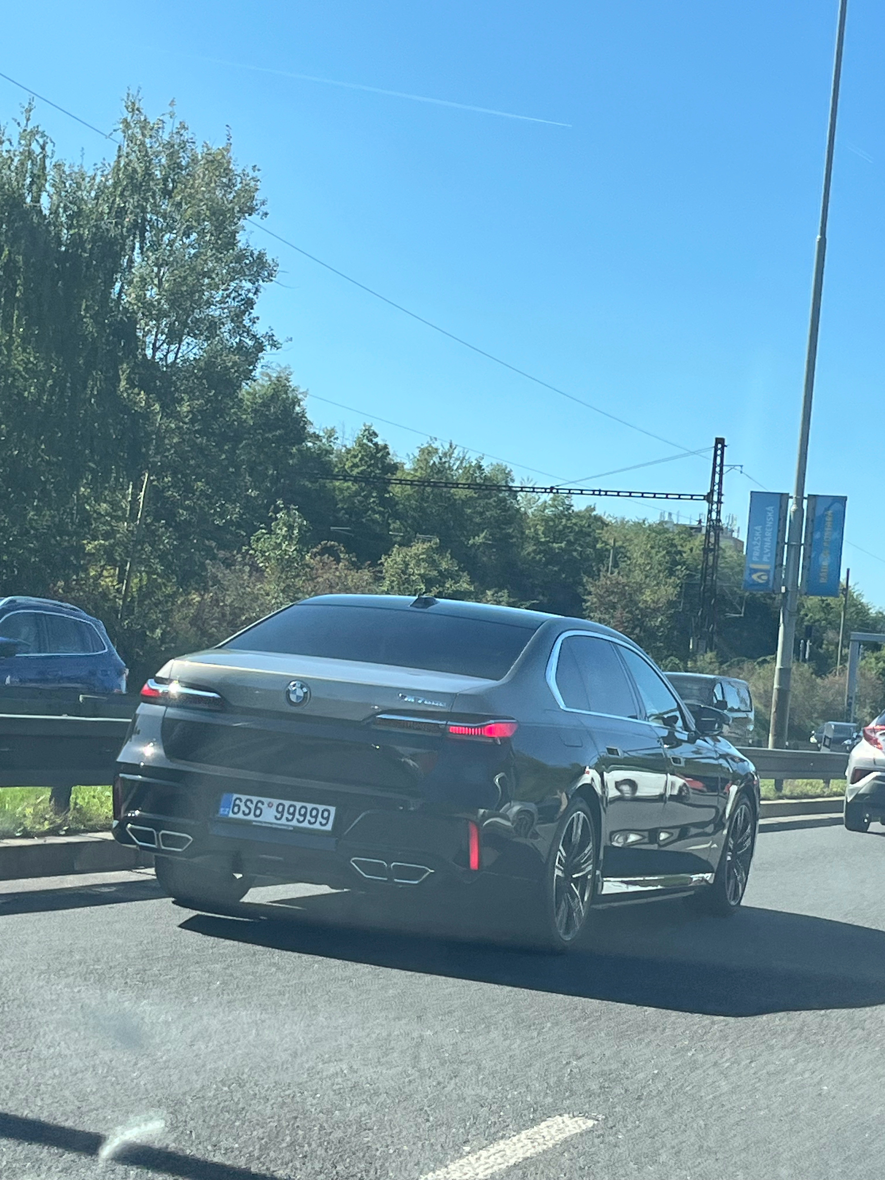 一个中国大佬开的M760eyz77聊车​​​