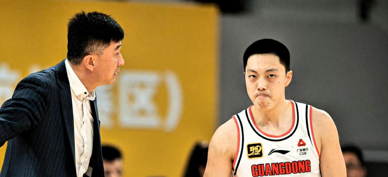 恕我直言不讳！广东男篮新赛季打不过上海男篮，原因很简单，通过杯赛看，不仅是上海一