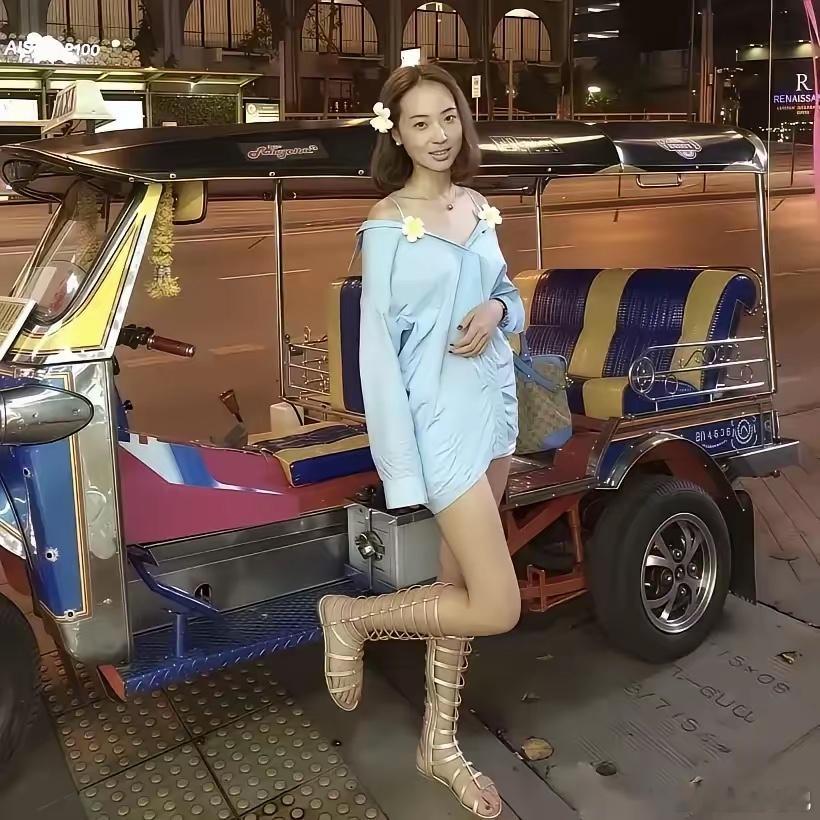 这是恒大歌舞团的白珊珊吗？感觉憔悴了很多，没有了灵魂。不管老许如何，白珊珊或许没